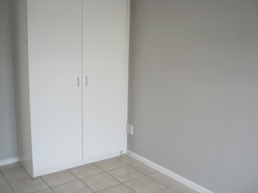 To Let 2 Bedroom Property for Rent in Guldenland Western Cape